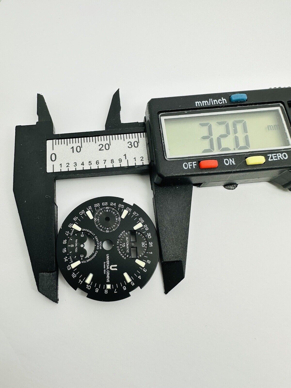 Universal Geneve Tri Compax Automatic Chronometer 100M Original Dial Size 32mm.