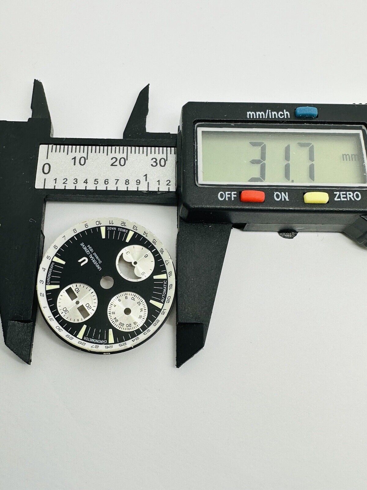 Universal Geneve Automatic Chronograph Original Dial Size 32mm.