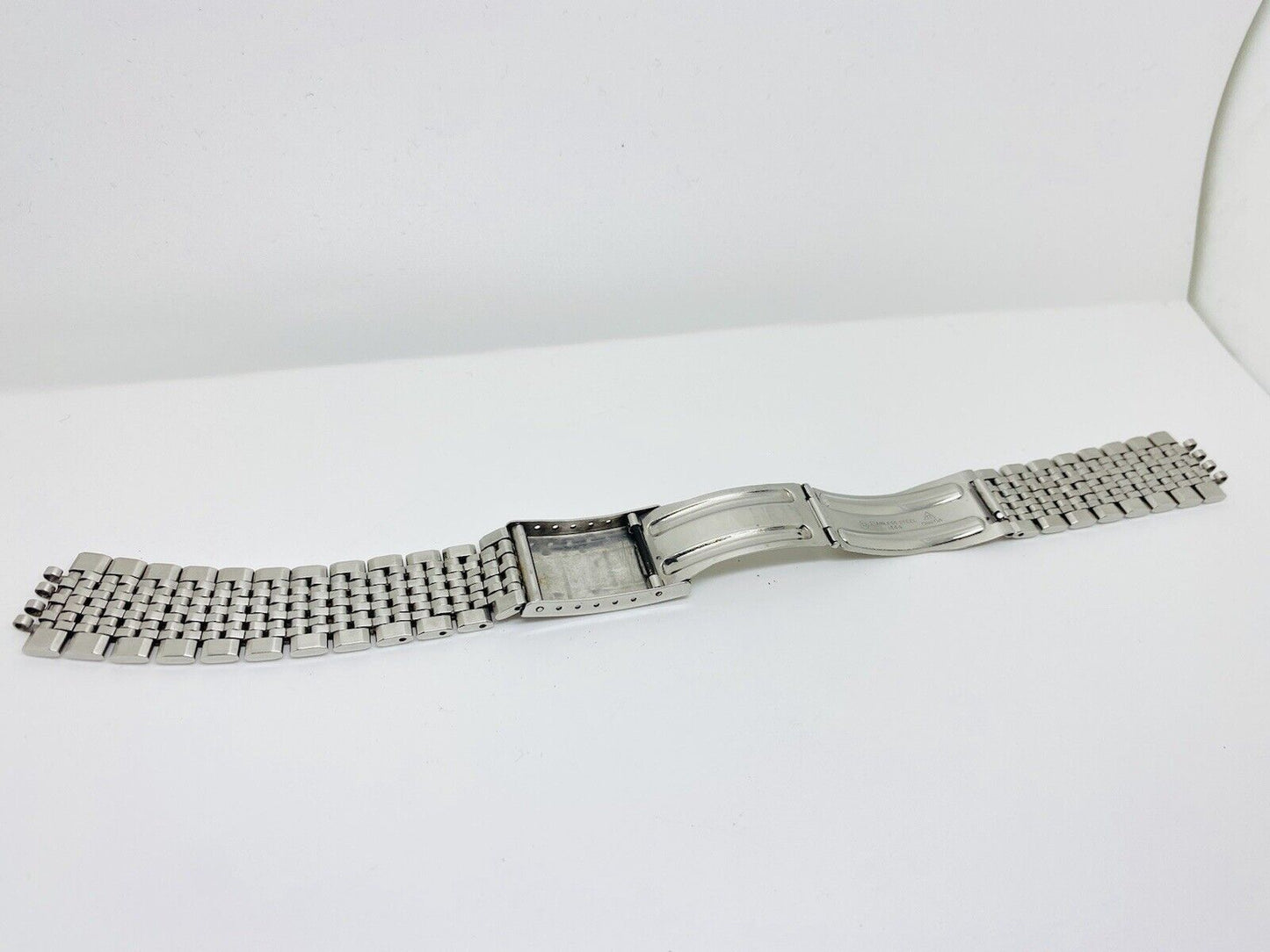 Vintage Rare Omega ‘Beads Of Rice’ Stainless Steel 1444 Without End Links.