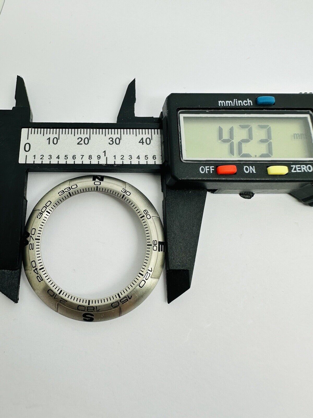 Tissot T-Touch II Titanium Original 42.3mm Bezel.