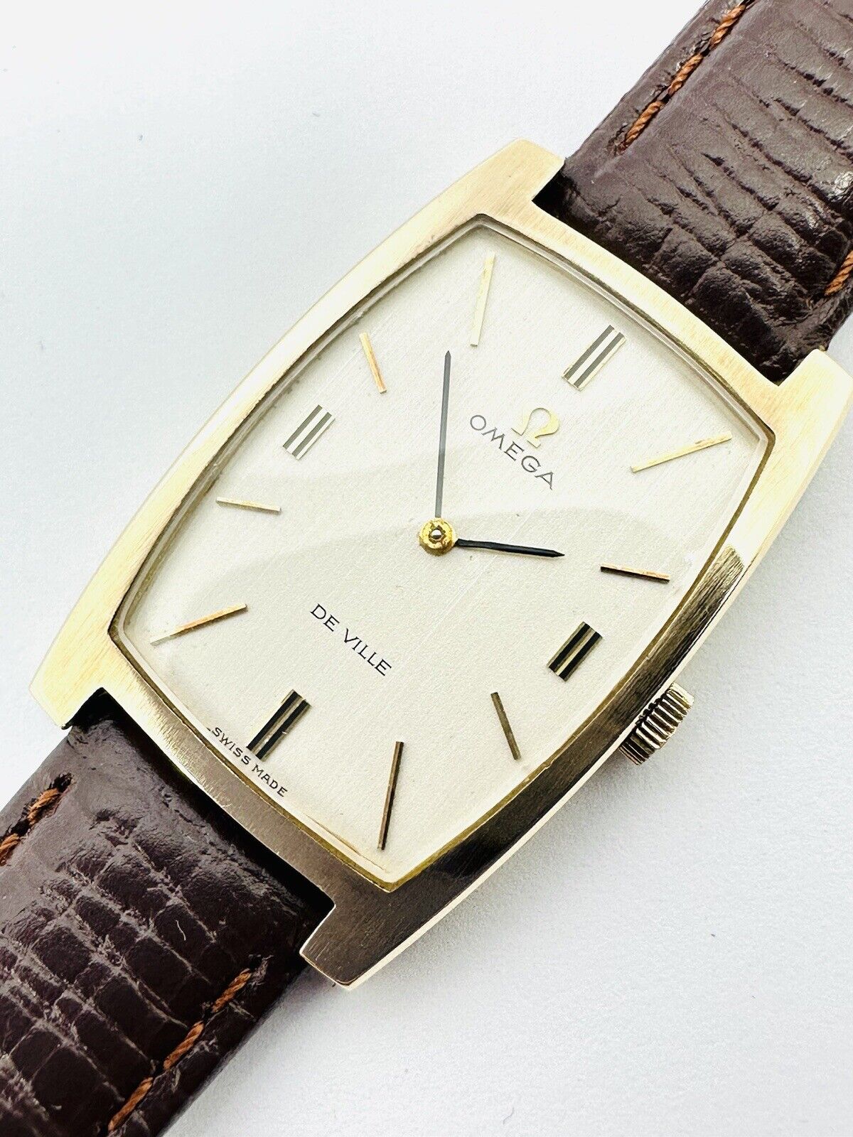 Vintage Omega De Ville Tank Slim 9ct Gold 1970 Calibre 620 Reference 111.5085.