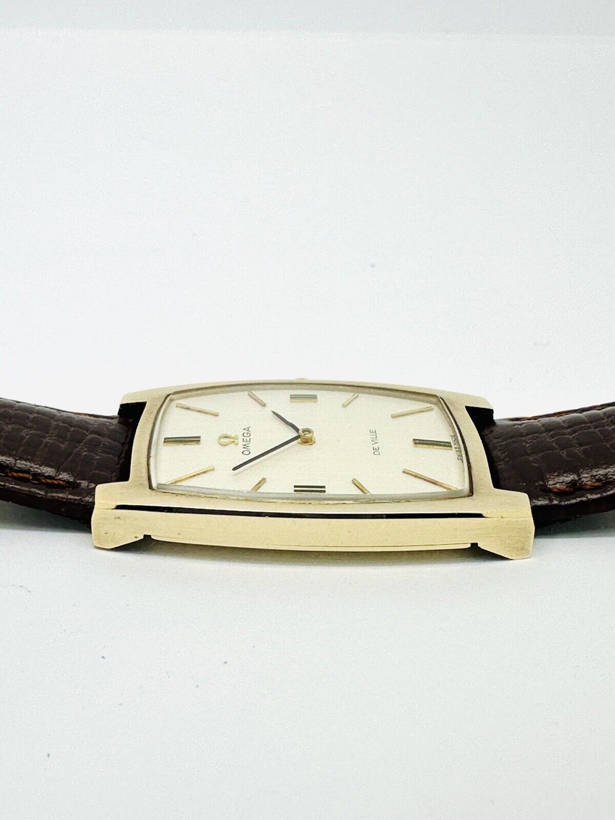 Vintage Omega De Ville Tank Slim 9ct Gold 1970 Calibre 620 Reference 111.5085.