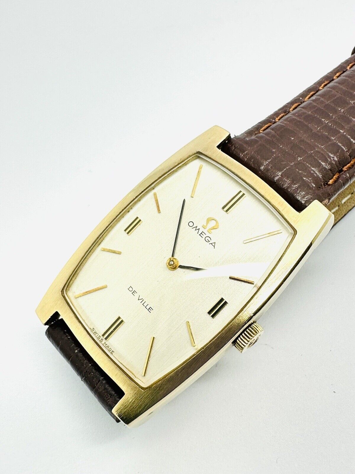 Vintage Omega De Ville Tank Slim 9ct Gold 1970 Calibre 620 Reference 111.5085.