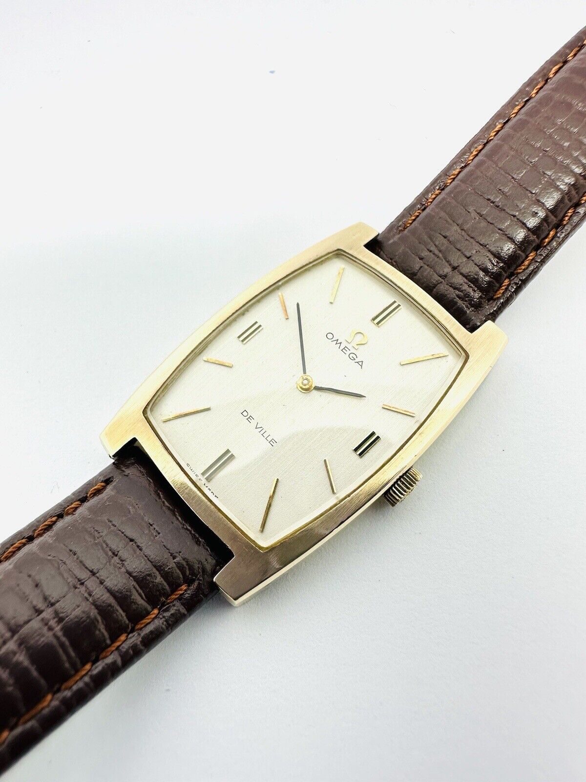 Vintage Omega De Ville Tank Slim 9ct Gold 1970 Calibre 620 Reference 111.5085.