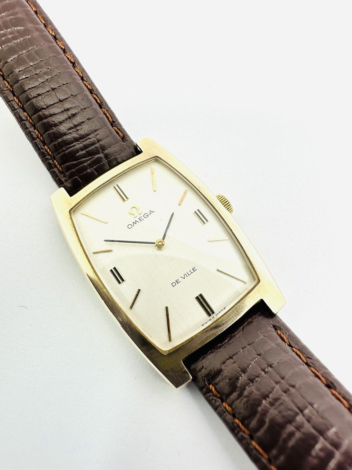 Vintage Omega De Ville Tank Slim 9ct Gold 1970 Calibre 620 Reference 111.5085.