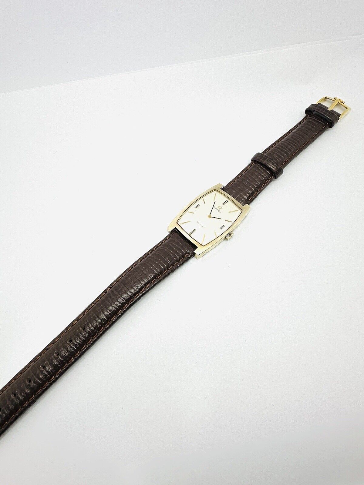 Vintage Omega De Ville Tank Slim 9ct Gold 1970 Calibre 620 Reference 111.5085.